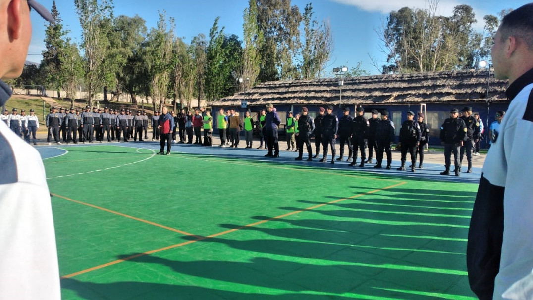 imagen 1 Encuentro de Camaradería de los 2dos años del IUSP de toda la Provincia en el predio deportivo de la UNCuyo