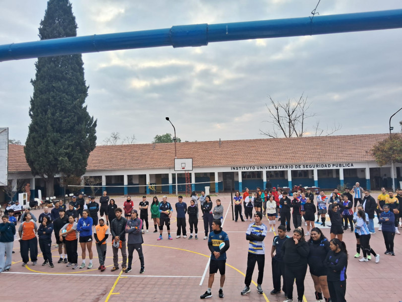 imagen 3 Deporte, salud e integración en el Torneo mixto de Vóley organizado por el IUSP
