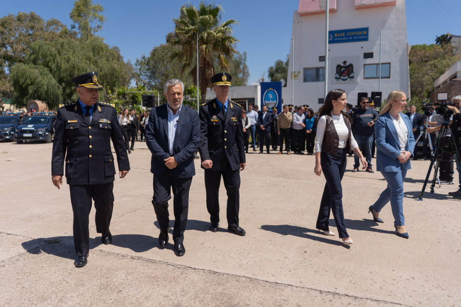 imagen 4 Los Directivos del IUSP se hicieron presentes en la Base Cóndor donde el Gobernador y la Ministra de Seguridad y Justicia presentaron a los nuevos policías que estarán al servicio de la comunidad