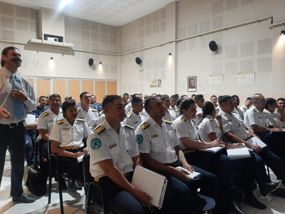 imagen Alumnos de Tecnicatura fueron capacitados en "Métodos de ocultamiento y detección de sustancias ilegales"