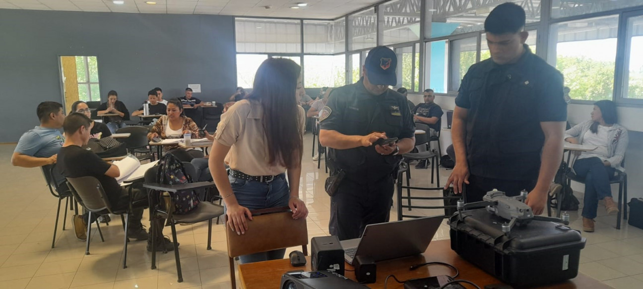 imagen La división VANT de la Policía realizó una actividad dirigida a los alumnos de Licenciatura en Seguridad Pública del IUSP