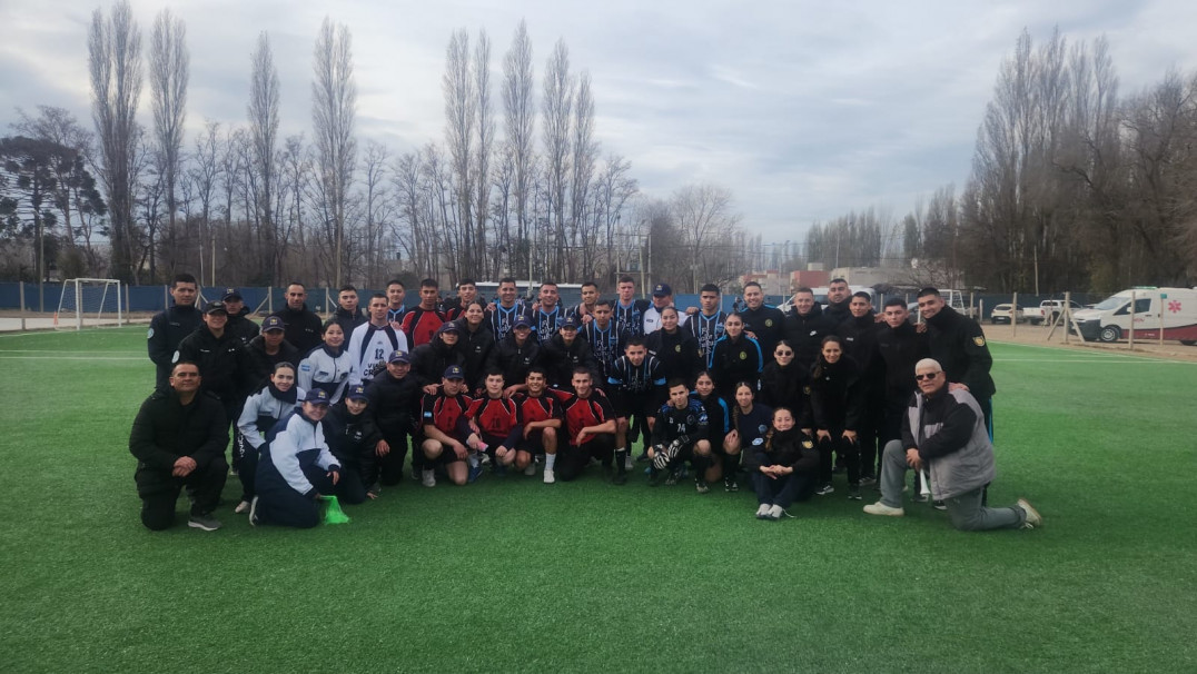 imagen Delegación de cadetes del IUSP participó del encuentro deportivo por el aniversario de la Escuela de Policía de Neuquén