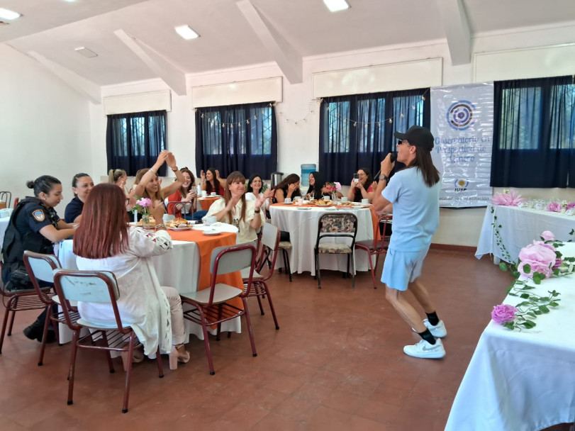 imagen 5 Se conmemoró el día internacional de la mujer en el IUSP agasajando al personal femenino