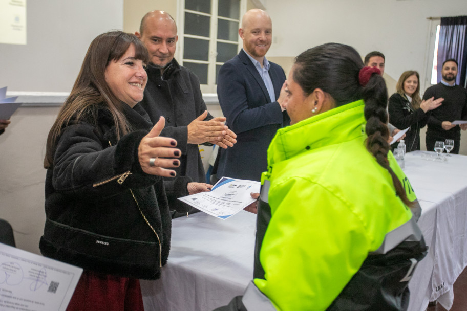 imagen 3 El IUSP y el Ministerio de Seguridad y Justicia entregaron los Certificados de Capacitación para Preventores de Luján de Cuyo  