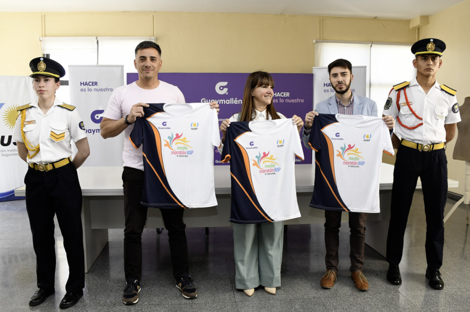imagen 5 El IUSP presentó en Guaymallén las remeras de la Media Maratón