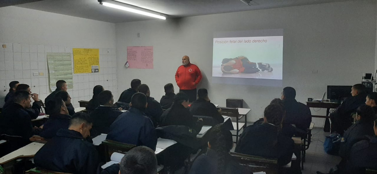 imagen Se dictó Taller de "Protocolo de actuación RCP y Manejo DEA" a alumnos de Tecnicatura de la Delegación Zona Sur