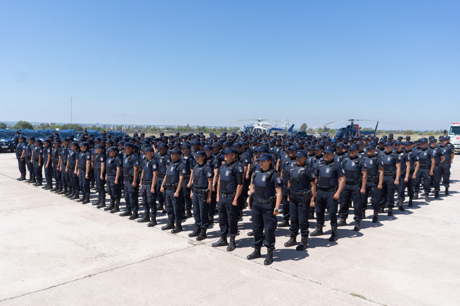 imagen 10 Los Directivos del IUSP se hicieron presentes en la Base Cóndor donde el Gobernador y la Ministra de Seguridad y Justicia presentaron a los nuevos policías que estarán al servicio de la comunidad