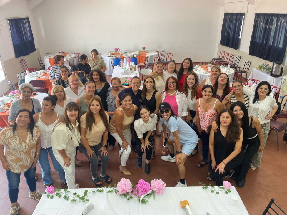 imagen Se conmemoró el día internacional de la mujer en el IUSP agasajando al personal femenino