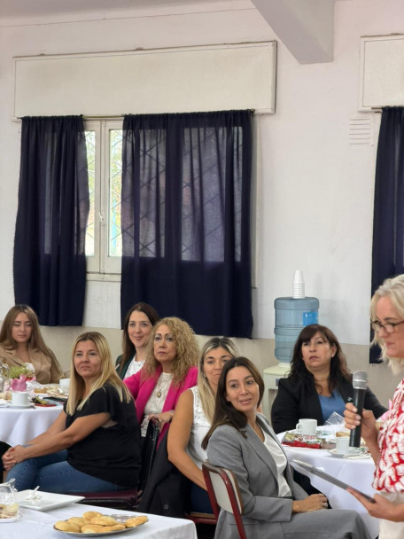 imagen Desayuno y charla de liderazgo femenino en el marco del 8 de marzo en el IUSP
