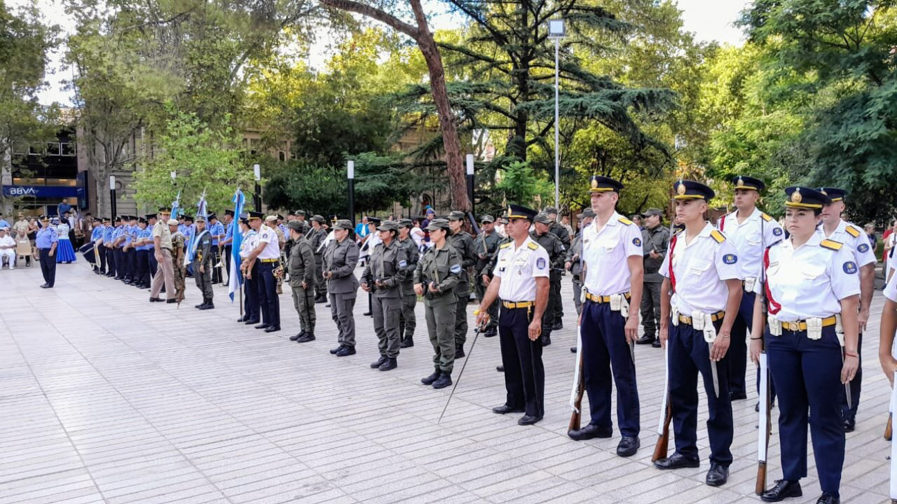 imagen Alumnos de la Sede Central se hicieron presentes en el Acto por el natalicio del Gral. San Martín