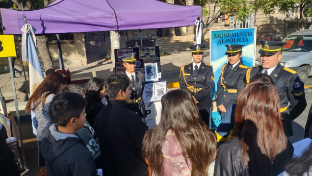 imagen En el día de Godoy Cruz alumnos de Tecnicatura de Sede Central realizaron práctica preventiva de Policía Comunitaria