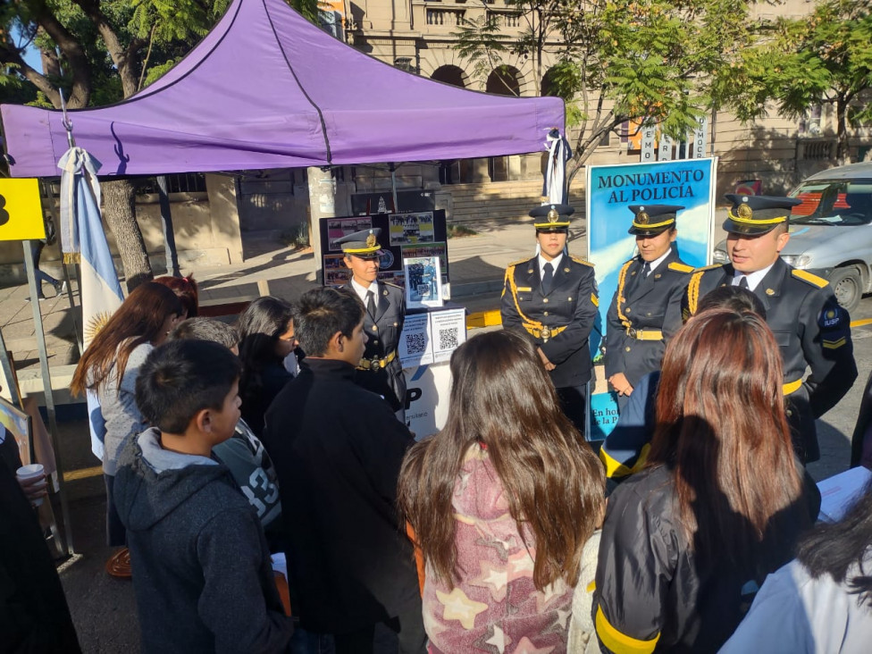 imagen En el día de Godoy Cruz alumnos de Tecnicatura de Sede Central realizaron práctica preventiva de Policía Comunitaria