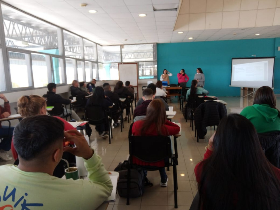 imagen Alumnos de 3er año de Licenciatura recibieron una charla sobre "Programa Integral de  Prevención del Suicidio"