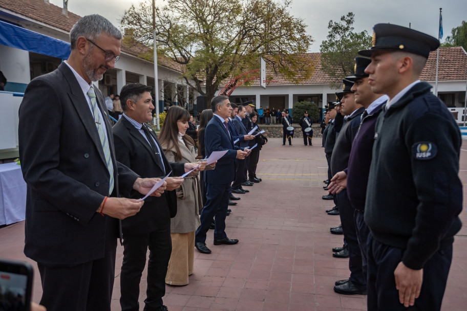 imagen 16 Acto de egreso del curso de Auxiliares Sede Central