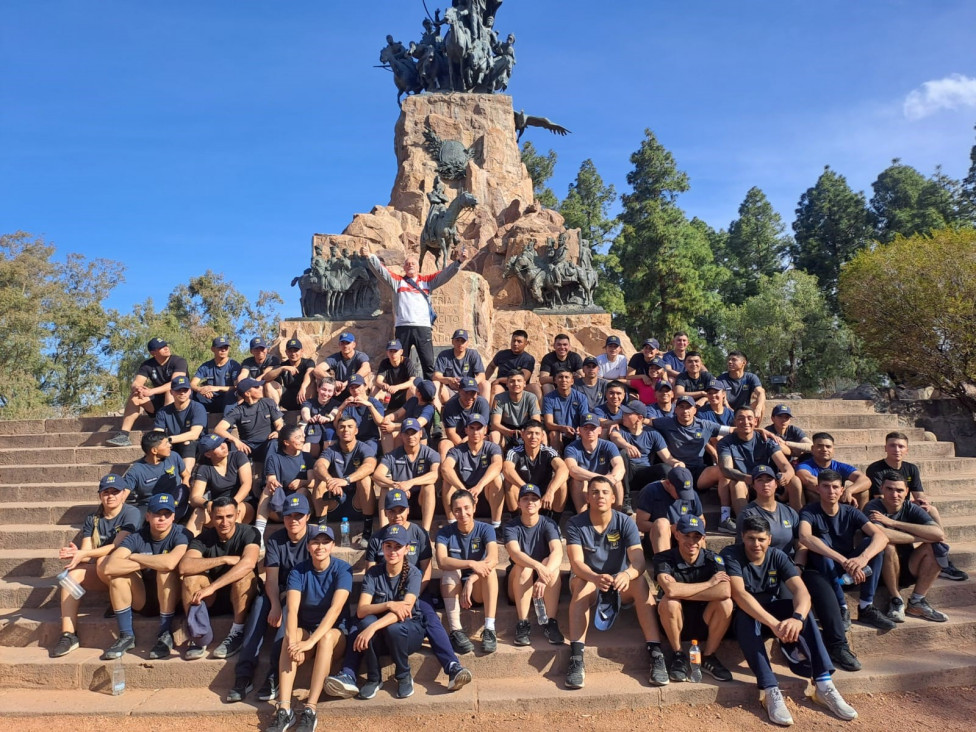 imagen Los alumnos de 1er y 2do año de Tecnicatura de la Sede Central realizaron el desafío "Cerro de la Gloria"