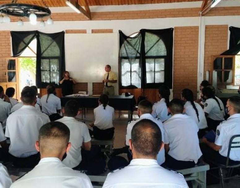 imagen 2 Los cadetes del Curso de FPB asistieron a una conferencia introductoria en lengua de señas   