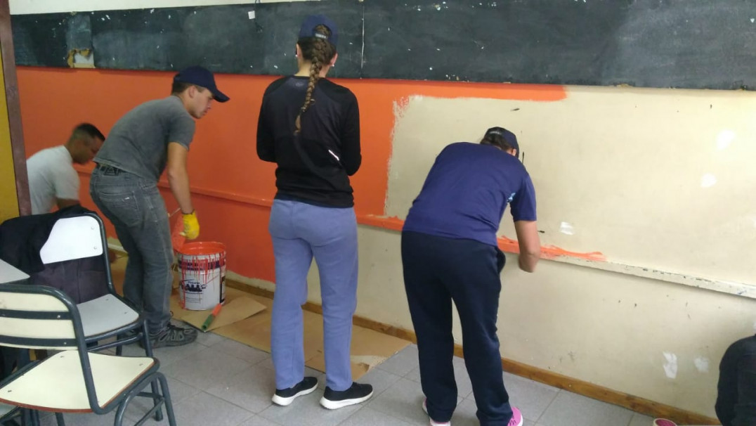 imagen Auxiliares de Delegación Valle de Uco pintaron la escuela 1-605 "Matias Zapiola"