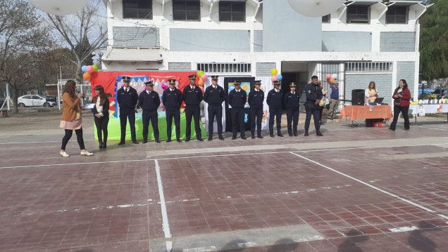 imagen Alumnos del IUSP y personal Policial acompañaron a los niños festejando su día