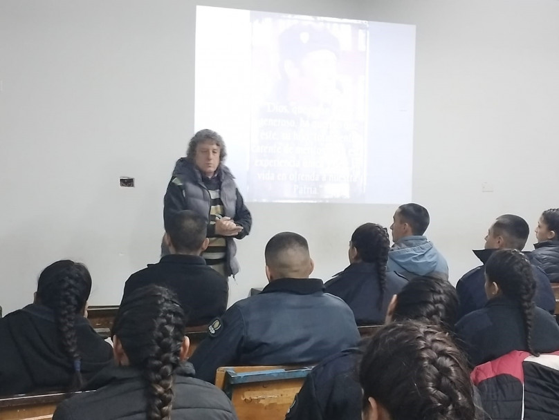 imagen 1 Alumnos de Tecnicatura de la Delegación Zona Sur recibieron una charla de un Veterano de guerra de la última tripulación del Crucero Gral. Belgrano