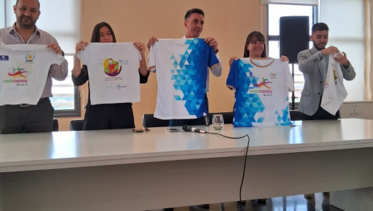 imagen En la Municipalidad de Guaymallén se hizo la presentación oficial de la 3ra. edición de la Media Maratón de Mendoza. Crio. Gral (R) Elio Olmos