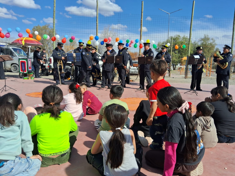 imagen 16 Gran festejo solidario por el día de la Niñez en Escuela María Cali en Lavalle