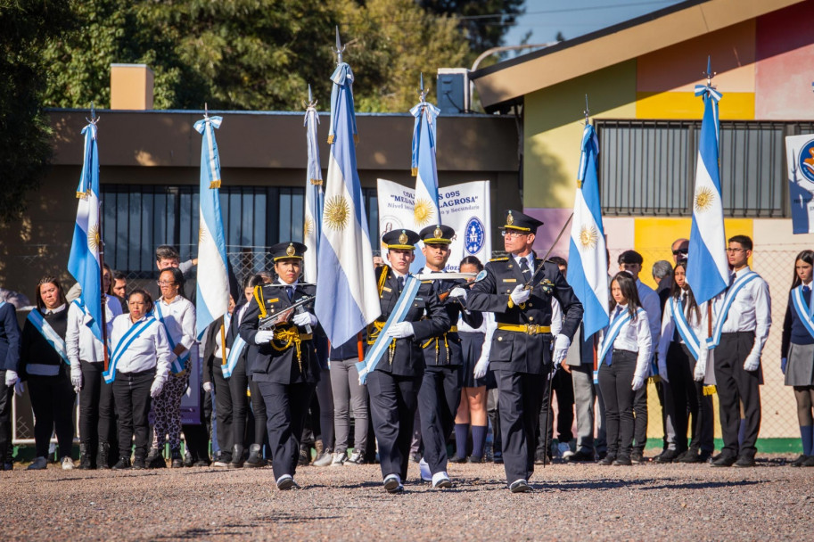 imagen 4 Los cadetes del IUSP juraron solemnemente a la bandera en toda la provincia