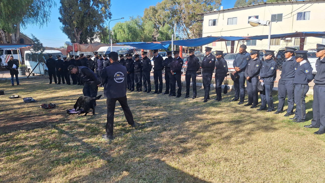 imagen El Curso de FPB para Auxiliar N° 201 de la Sede Central se capacitó en las instalaciones de la Jefatura de Lucha contra el narcotráfico