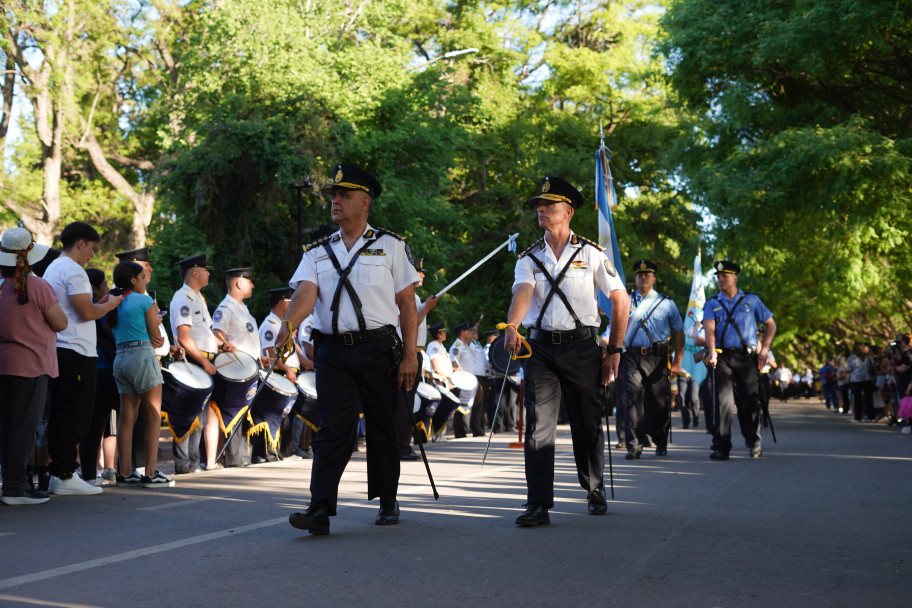 imagen Cadetes desfilaron en el acto central del aniversario 215° de la creación de la Policía de Mendoza