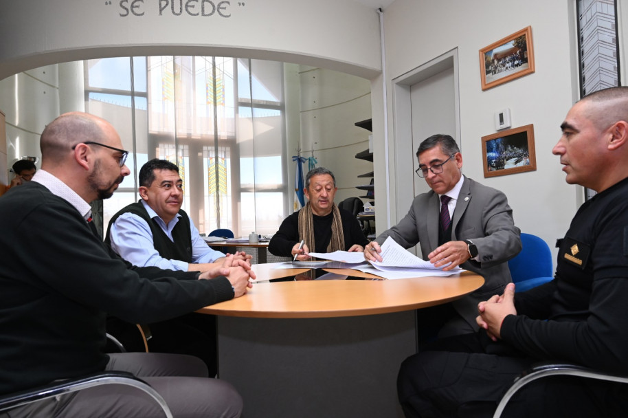 imagen 1 Se llevó a cabo la firma de un convenio de colaboración entre la Municipalidad de Malargüe y el Instituto Universitario de Seguridad Pública