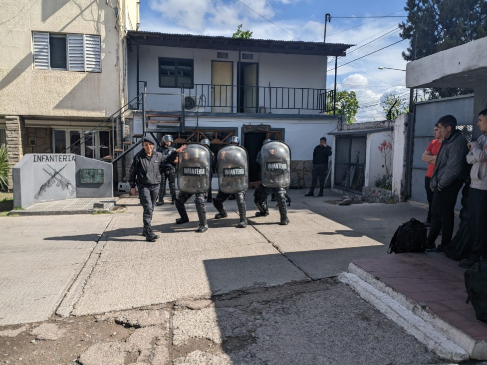 imagen Se realizó clase con personal Policial de Cuerpos Especiales Sur destinada a alumnos de Licenciatura de la Delegación Zona Sur