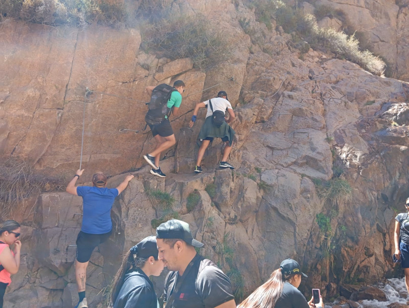 imagen 2 Estudiantes de Tecnicatura y Licenciatura realizaron senderismo en el cerro Chorro de la Vieja en Tunuyán