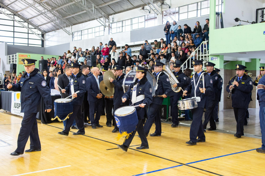 imagen 11 Mas de 80 egresados recibieron su diploma de Auxiliares para la Policía de Mendoza en Zona Este