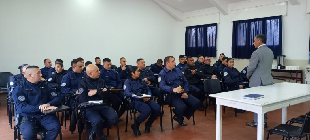 imagen 1 Se realizó una capacitación dirigida a todo el Cuerpo Provincial de Instructores Policiales del IUSP