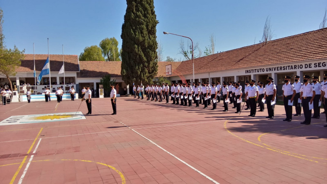 imagen Se realizó el Acto de Egreso de 117 cadetes de los cursos de FBP de Auxiliares de la Sede Central