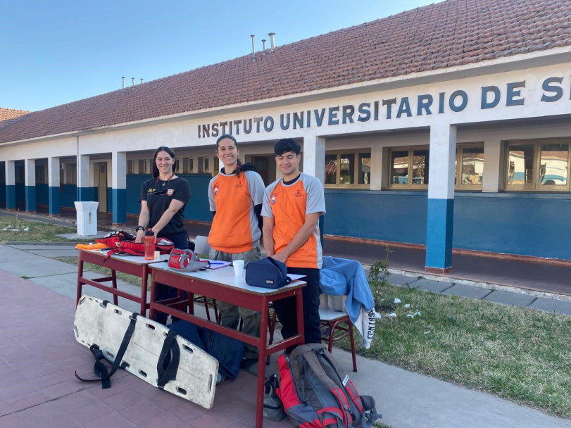 imagen 6 Se desarrolló el 2° Torneo de Voley Recreativo Mixto en la Sede Central del IUSP