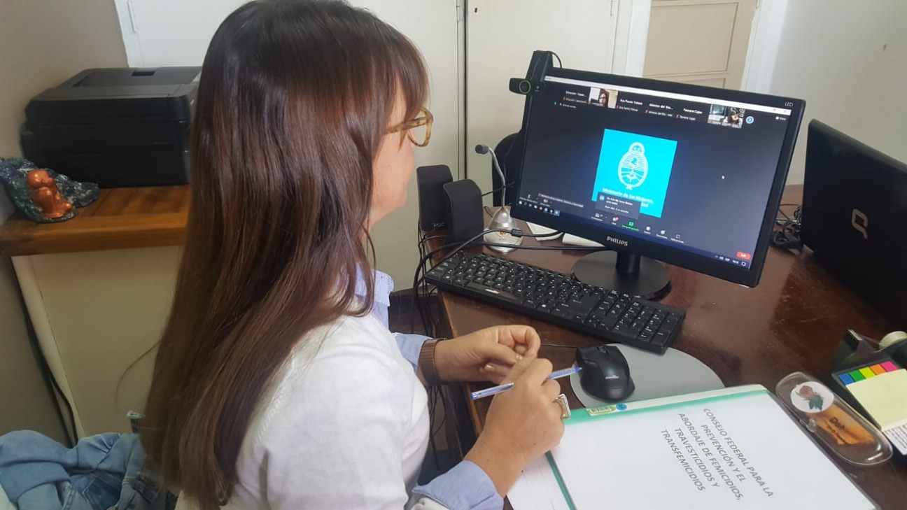 imagen La Directora de Capacitación participó de la primera reunión con representantes del Consejo Federal para la Prevención y el abordaje de femicidios