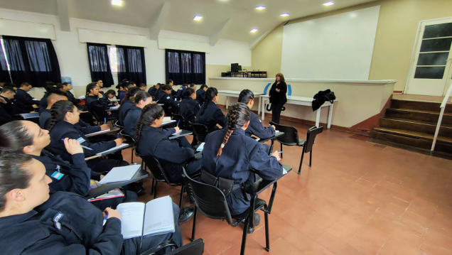imagen Capacitación en lengua de señas argentina para los cadetes del IUSP