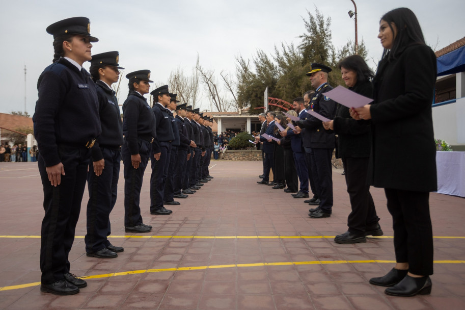 imagen 17 Acto de egreso del curso de Auxiliares Sede Central
