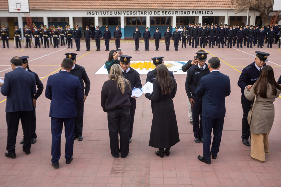 imagen 11 Acto de egreso del curso de Auxiliares Sede Central