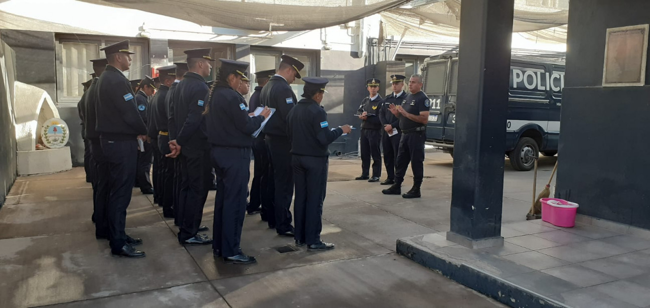 imagen Como parte de la materia Práctica Profesional II, los alumnos de Tecnicatura visitaron la Jefatura Departamental Junín 