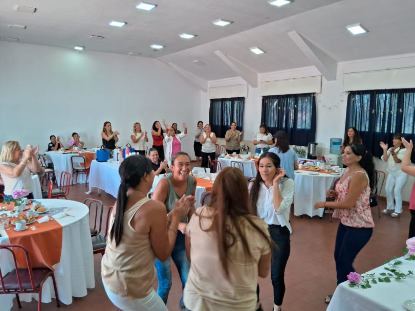 imagen 7 Se conmemoró el día internacional de la mujer en el IUSP agasajando al personal femenino