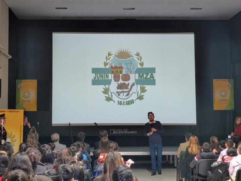 imagen 6 En la conmemoración del Bicentenario de la Batalla de Junín, alumnos de Tecnicatura de la Delegación Zona Este se hicieron presentes