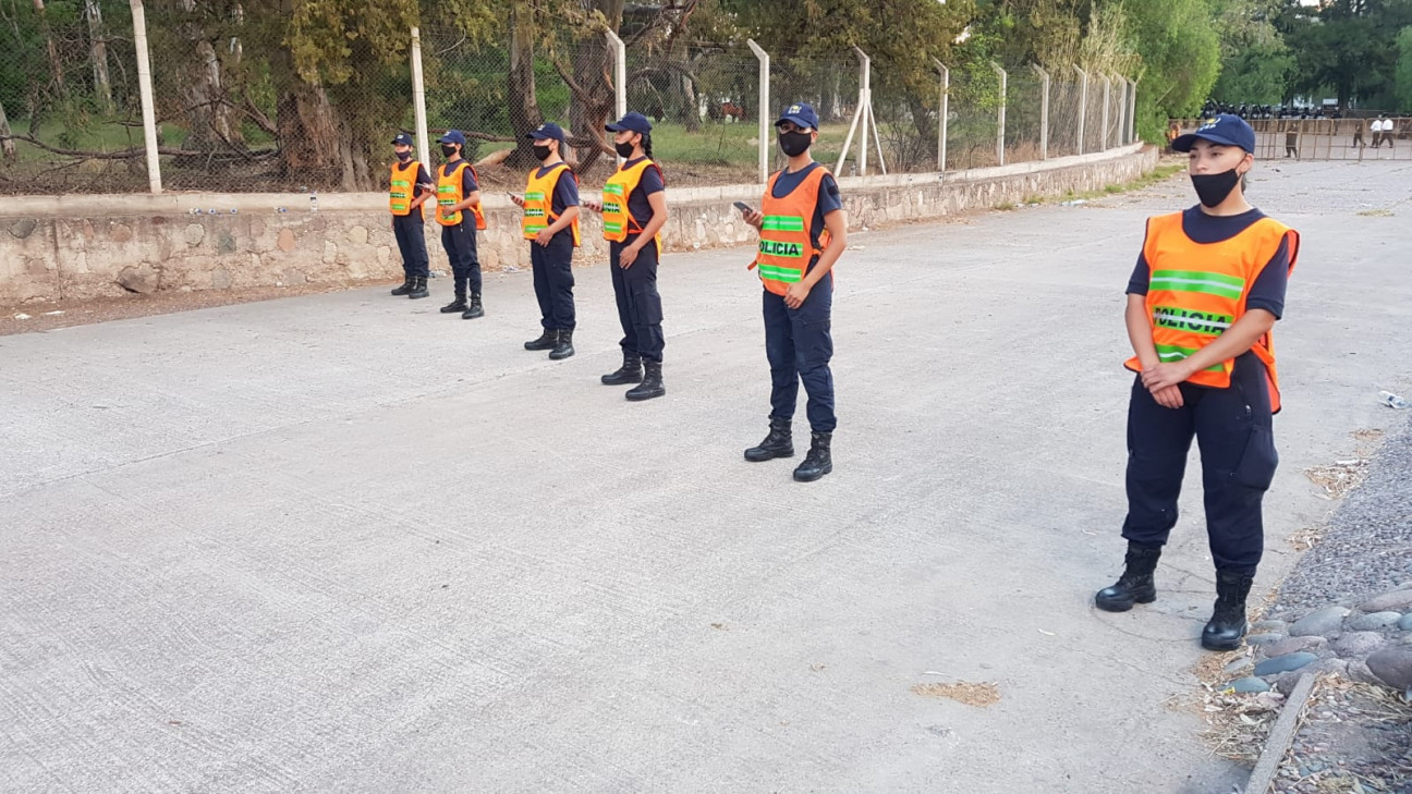 imagen Cadetes del Curso de FBP del IUSP realizaron pasantía en encuentro Godoy Cruz vs Estudiantes de la Plata