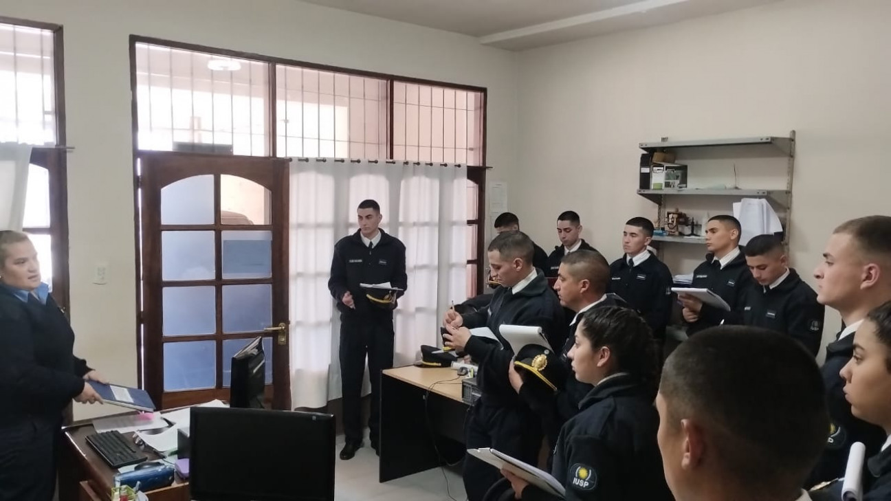 imagen Los alumnos de Tecnicatura de la Delegación Zona Sur visitaron la Jefatura Distrital de Seguridad Dos