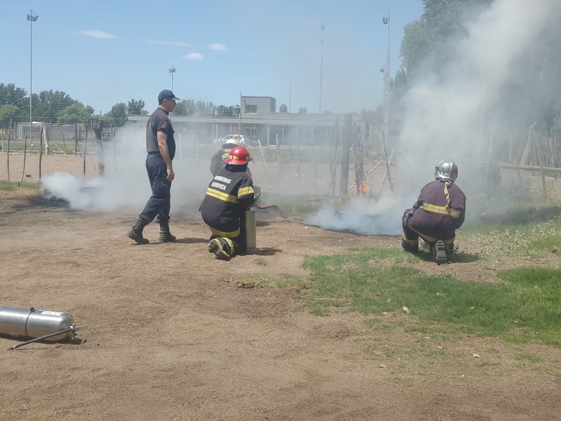 imagen 3 El Instituto Universitario de Seguridad Pública brindó su 2° Curso de capacitación de Vigilador Bombero, como especialización para vigiladores privados