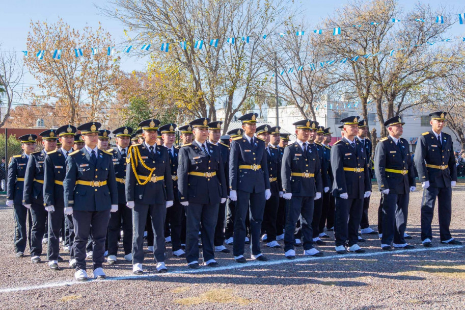 imagen 5 Los cadetes del IUSP juraron solemnemente a la bandera en toda la provincia