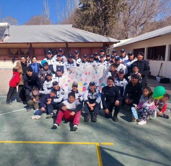 imagen La Delegación Valle de Uco del IUSP participó en la celebración del día de las infancias en la  Escuela N° 1-295 "Benito Lynch" de Paso de las Carretas