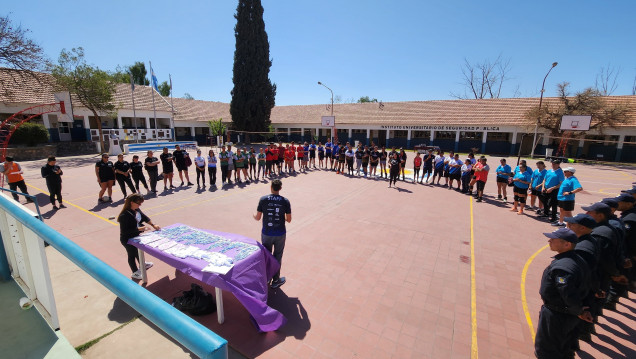 imagen Se desarrolló el 2° Torneo de Voley Recreativo Mixto en la Sede Central del IUSP