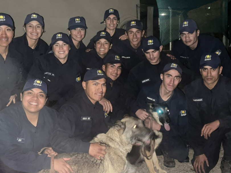 imagen 3 Personal de Canes de la Unidad de Cuerpos Especiales Valle de Uco, capacitaron a los cadetes de la FPB N° 2