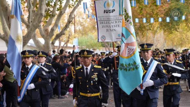 imagen El IUSP se hizo presente en Acto y desfile por el 213° Aniversario de la Revolución de Mayo en Junín